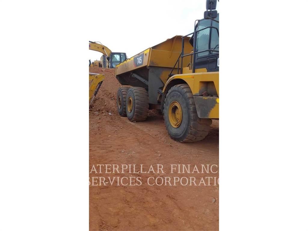 CAT 745 Зчленовані самоскиди