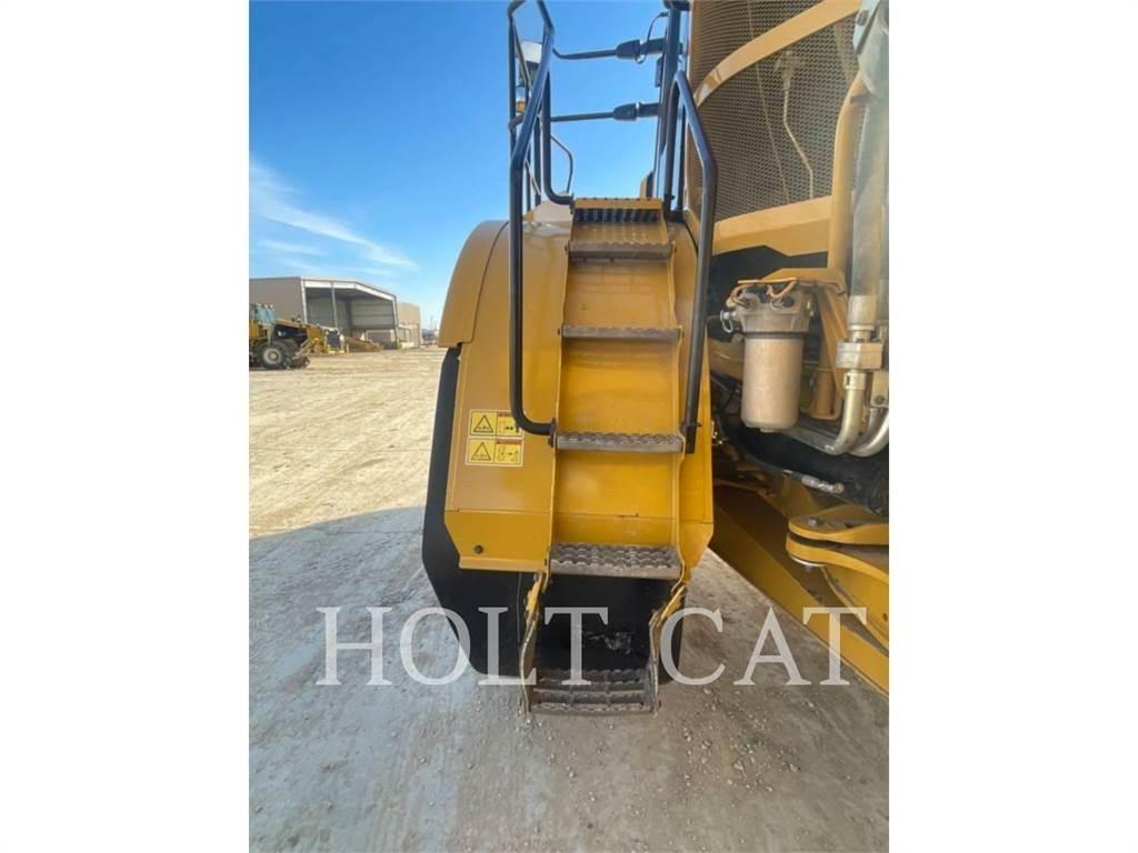 CAT 745 Зчленовані самоскиди