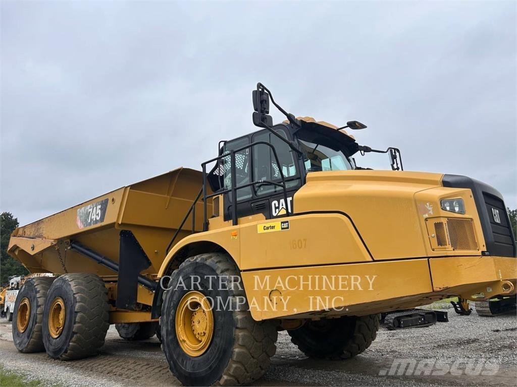 CAT 745 Зчленовані самоскиди