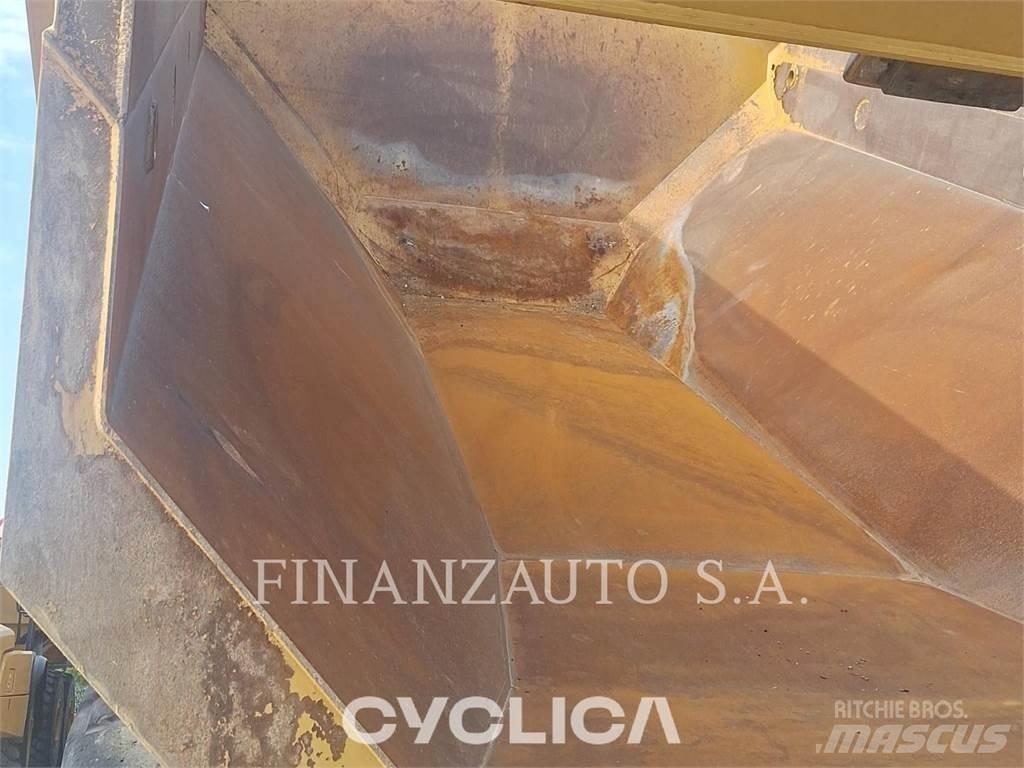 CAT 745 Зчленовані самоскиди
