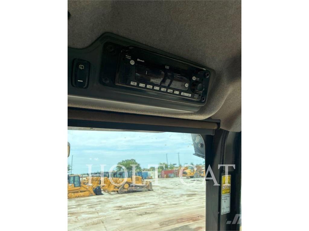 CAT 745 Зчленовані самоскиди