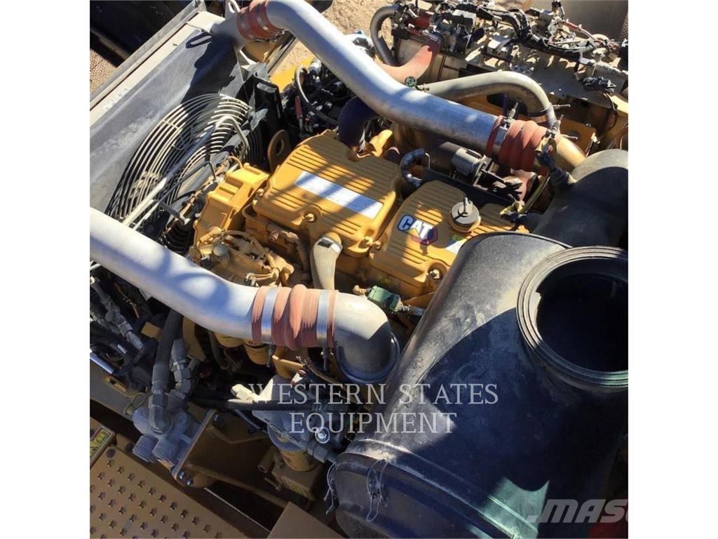 CAT 745 Зчленовані самоскиди