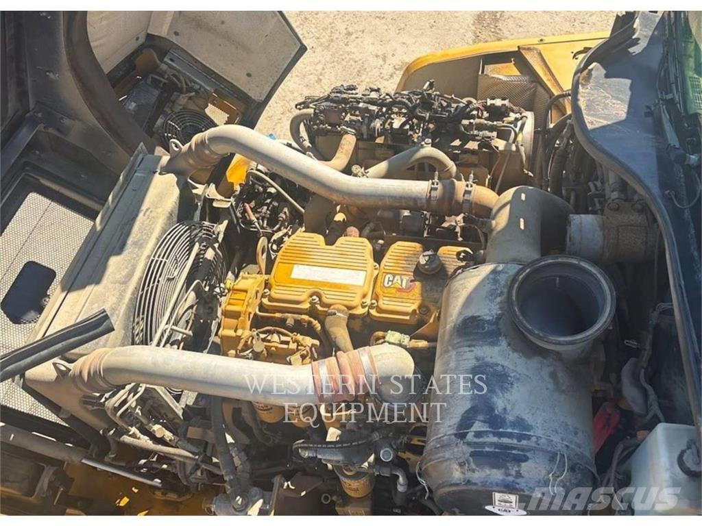 CAT 745 Зчленовані самоскиди