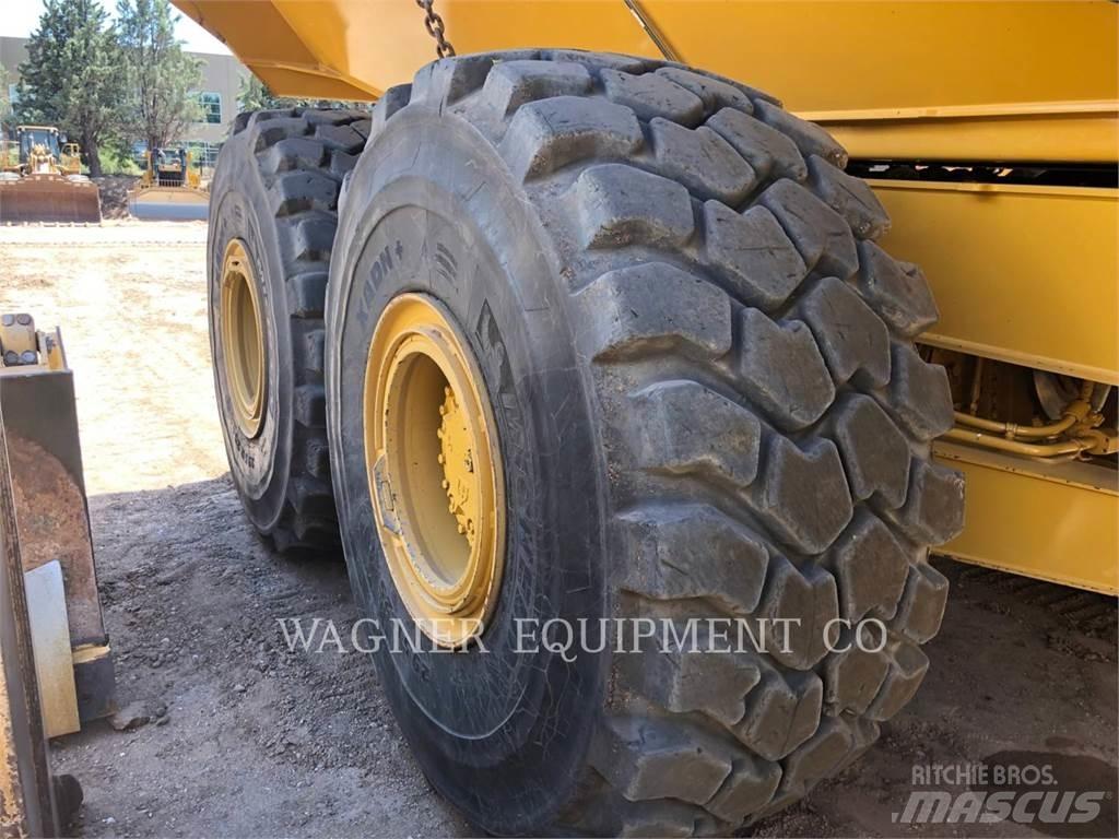 CAT 745 Зчленовані самоскиди