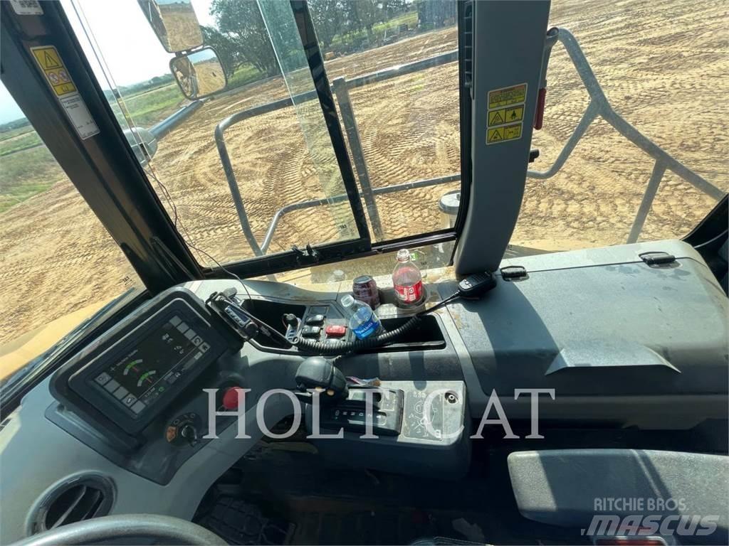CAT 745-04 Зчленовані самоскиди