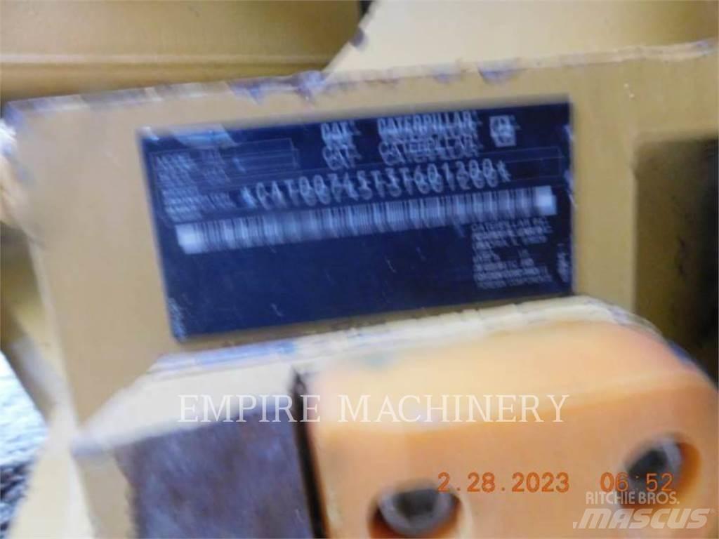 CAT 745-04 Зчленовані самоскиди