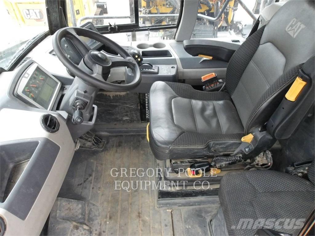 CAT 745-04 Зчленовані самоскиди