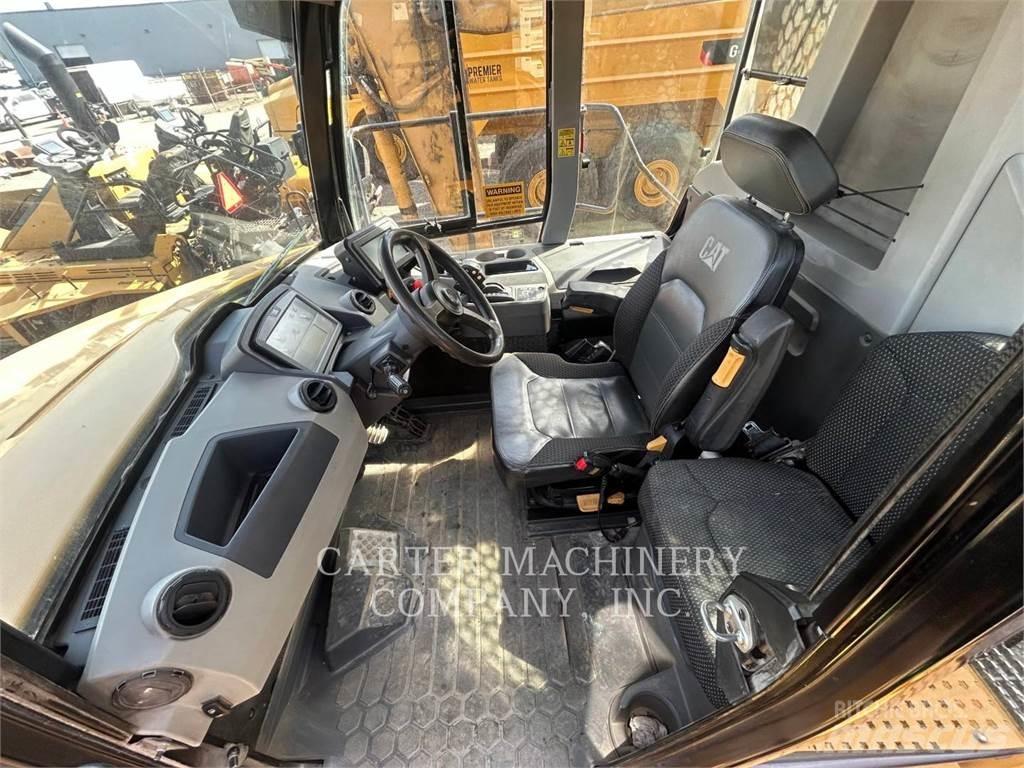 CAT 745-04 TG Зчленовані самоскиди