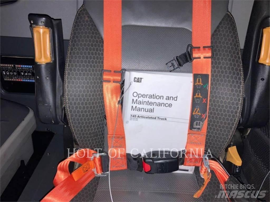 CAT 745 WT Вантажівки-цистерни