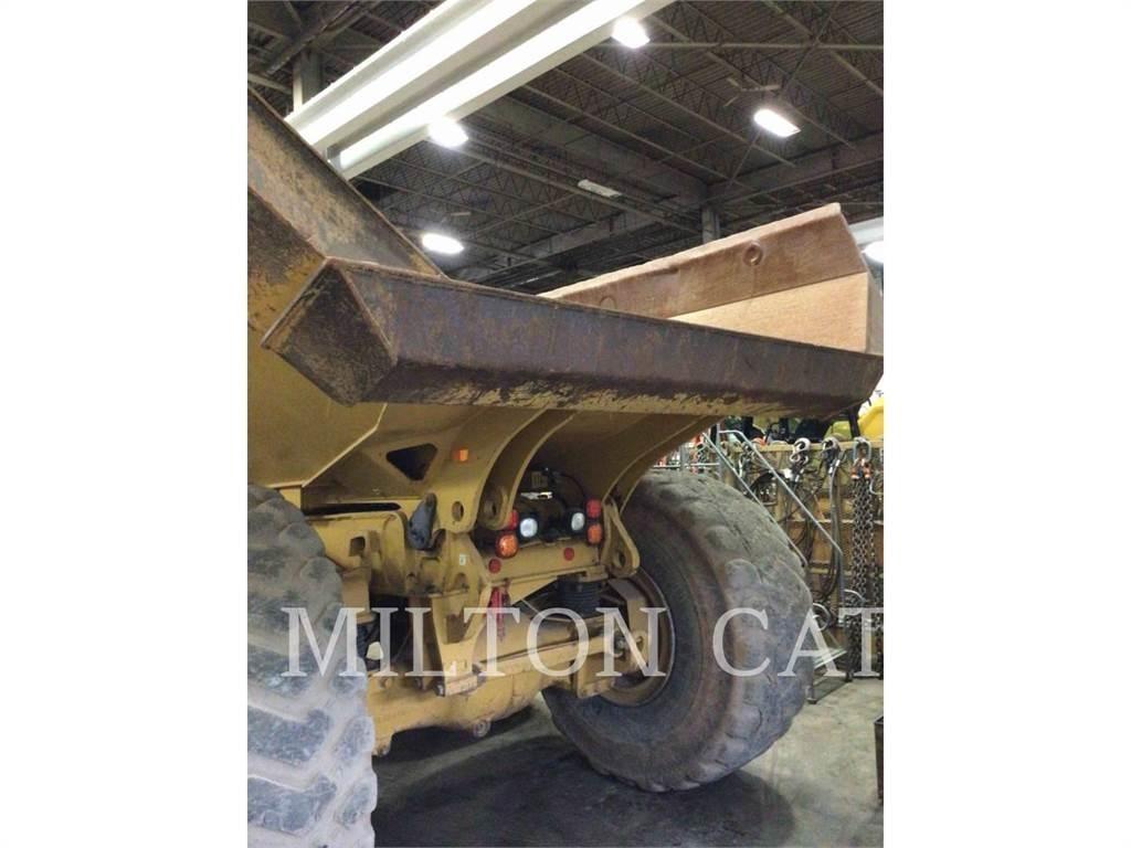 CAT 74504 Зчленовані самоскиди