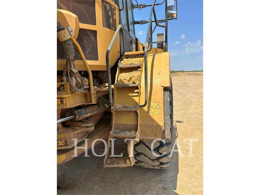CAT 74504 Зчленовані самоскиди