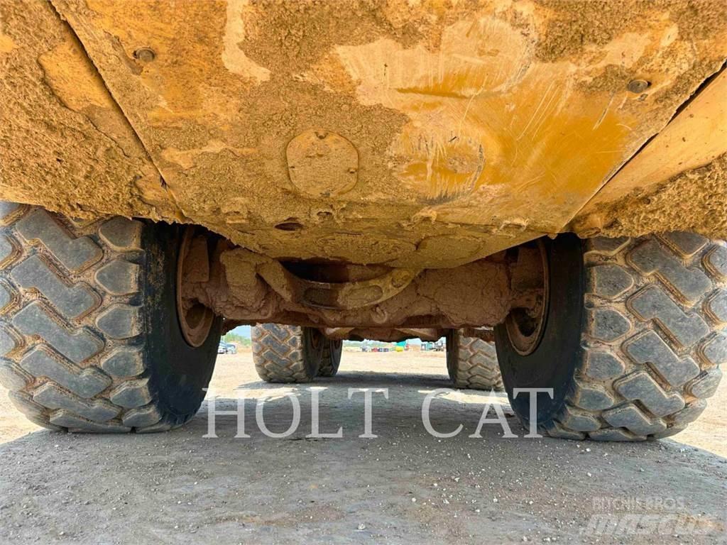 CAT 74504 Зчленовані самоскиди