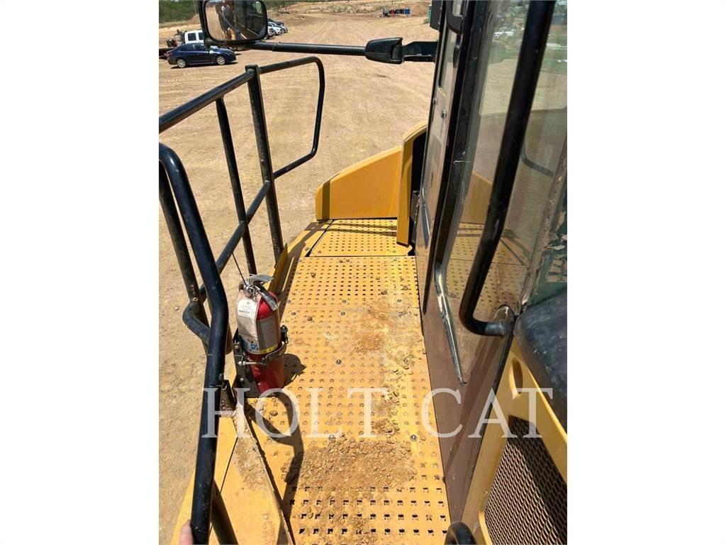 CAT 74504 Зчленовані самоскиди