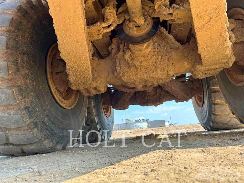 CAT 74504 Зчленовані самоскиди