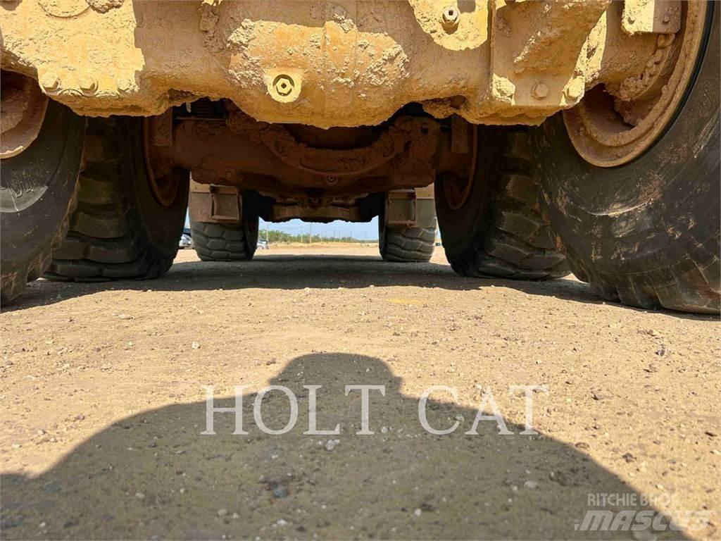 CAT 74504 Зчленовані самоскиди