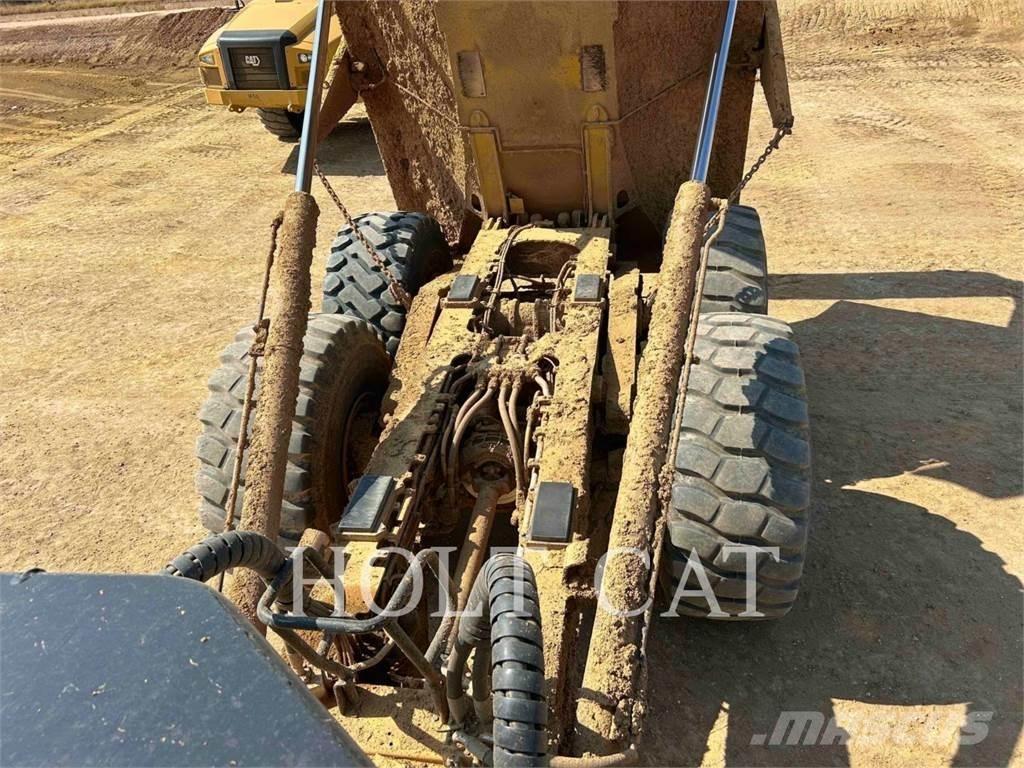 CAT 74504 Зчленовані самоскиди