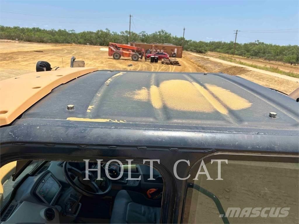CAT 74504 Зчленовані самоскиди