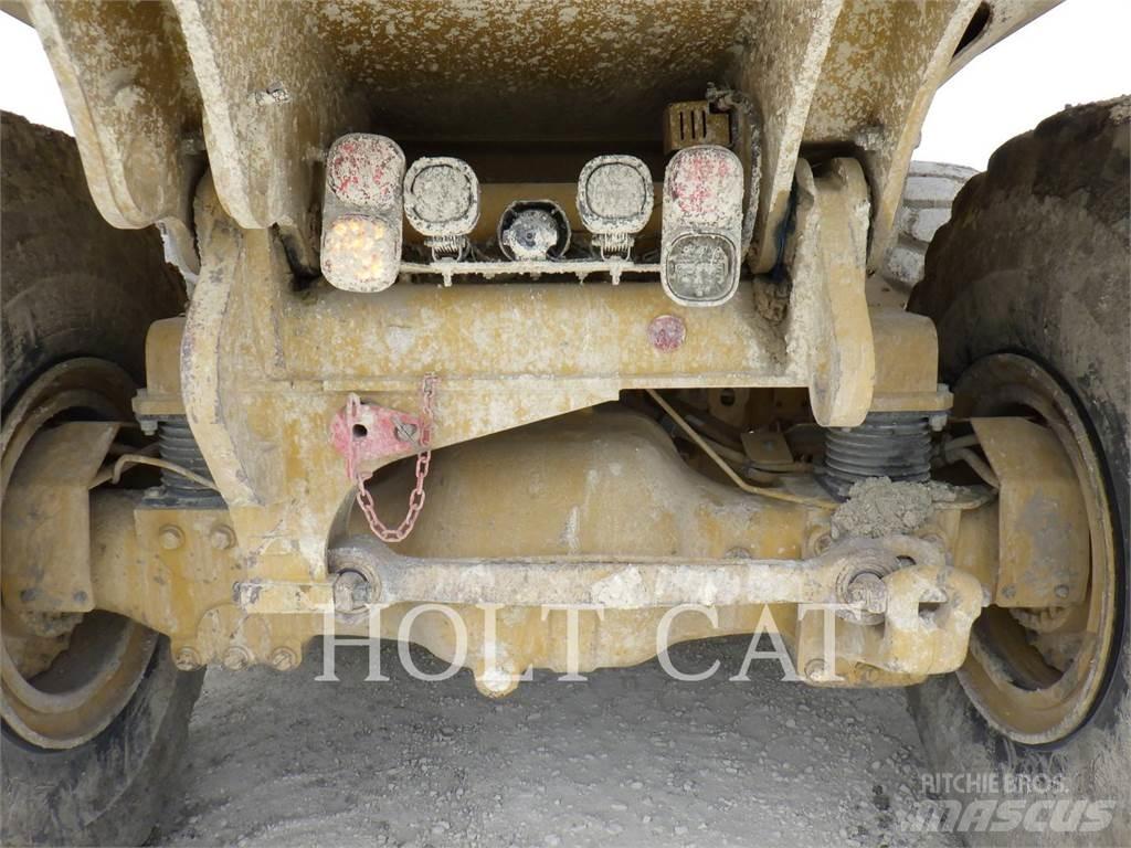 CAT 74504 Зчленовані самоскиди