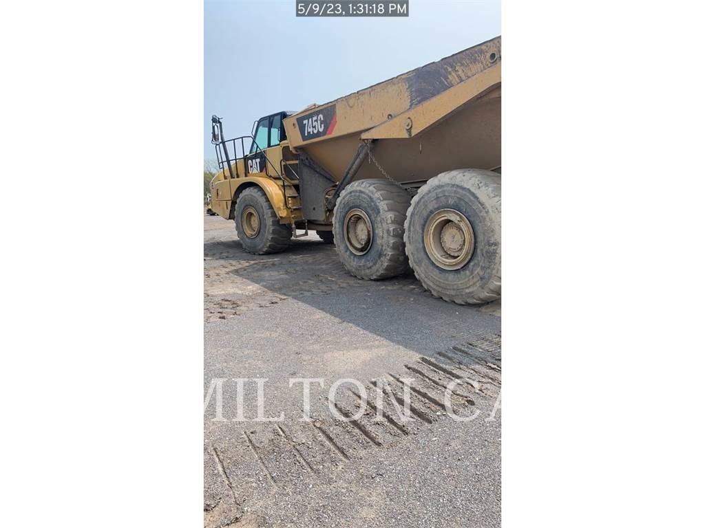 CAT 745C Зчленовані самоскиди