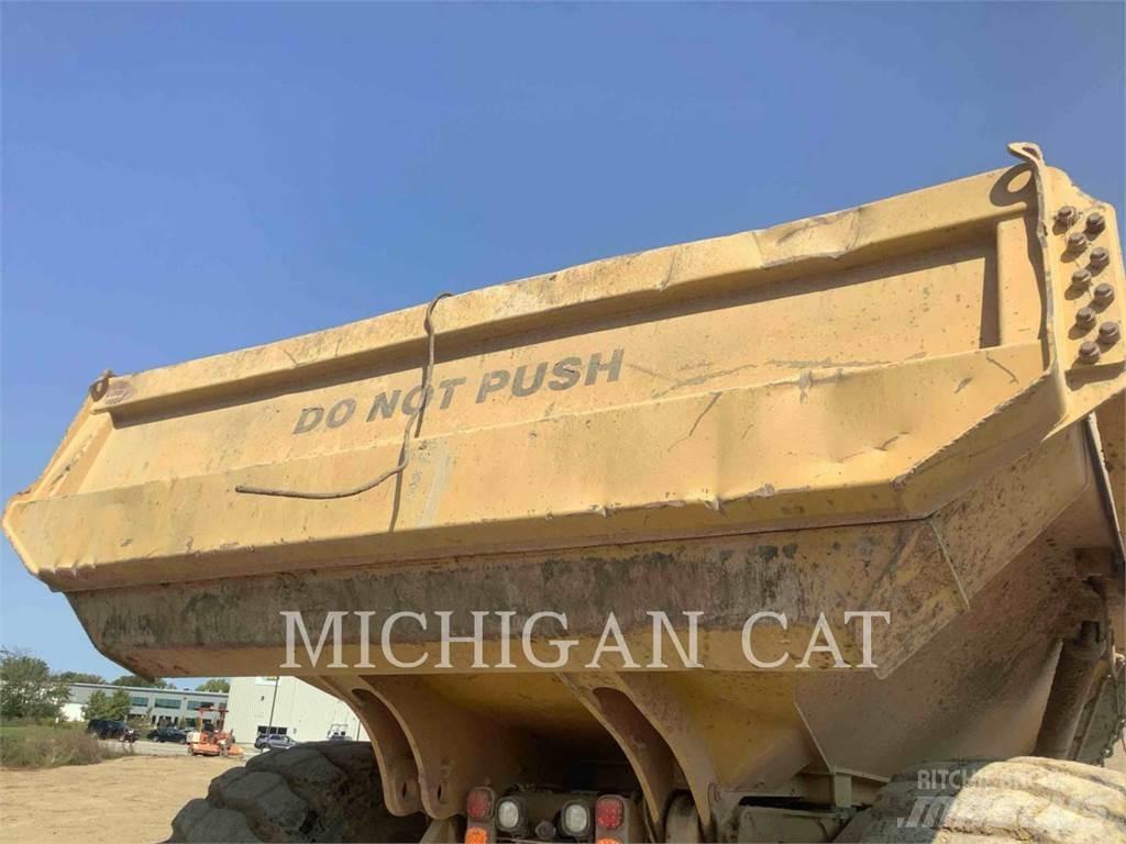 CAT 745C Зчленовані самоскиди