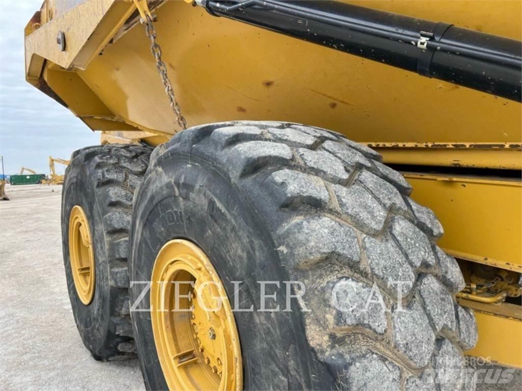 CAT 745C Зчленовані самоскиди