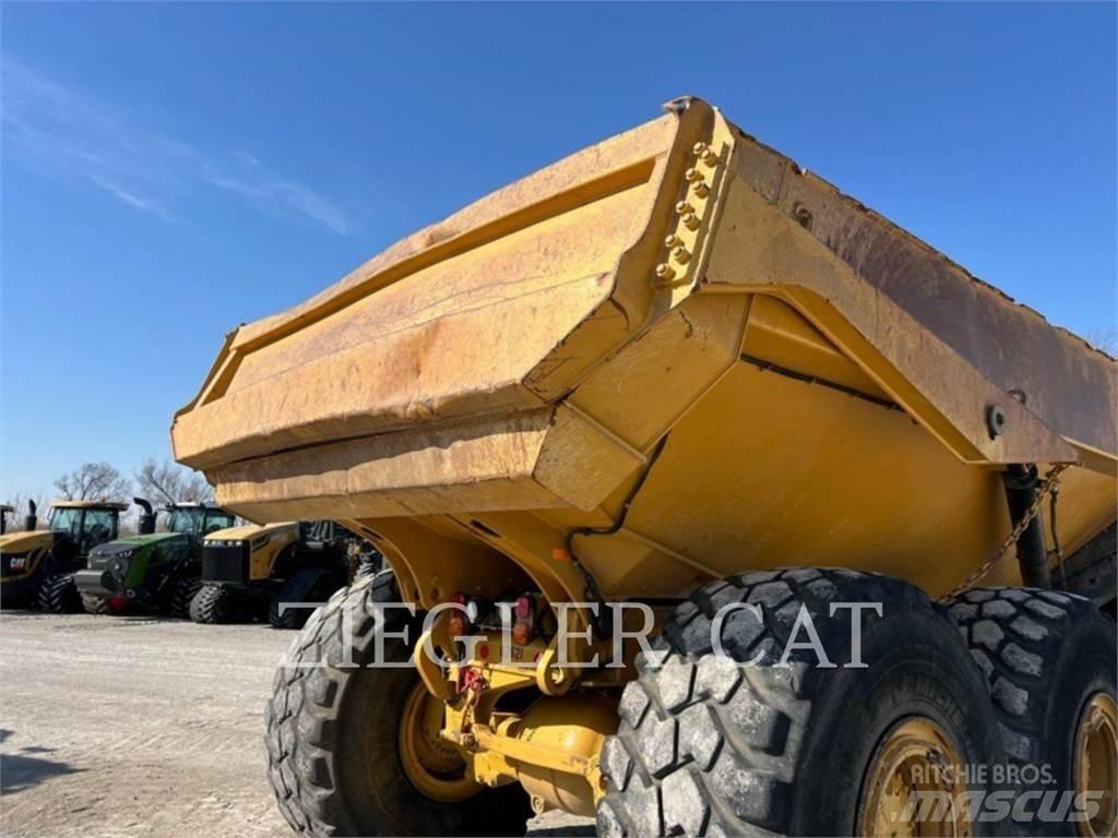 CAT 745C Зчленовані самоскиди