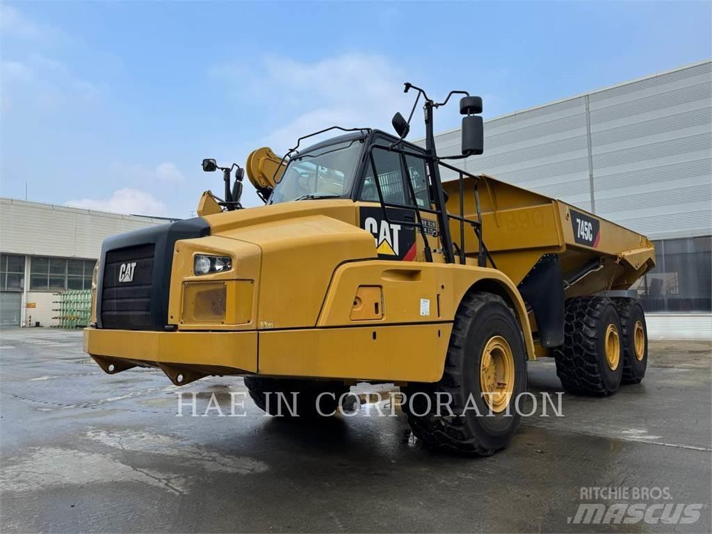 CAT 745C Зчленовані самоскиди