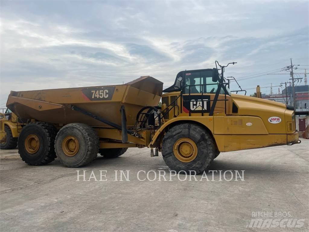 CAT 745C Зчленовані самоскиди