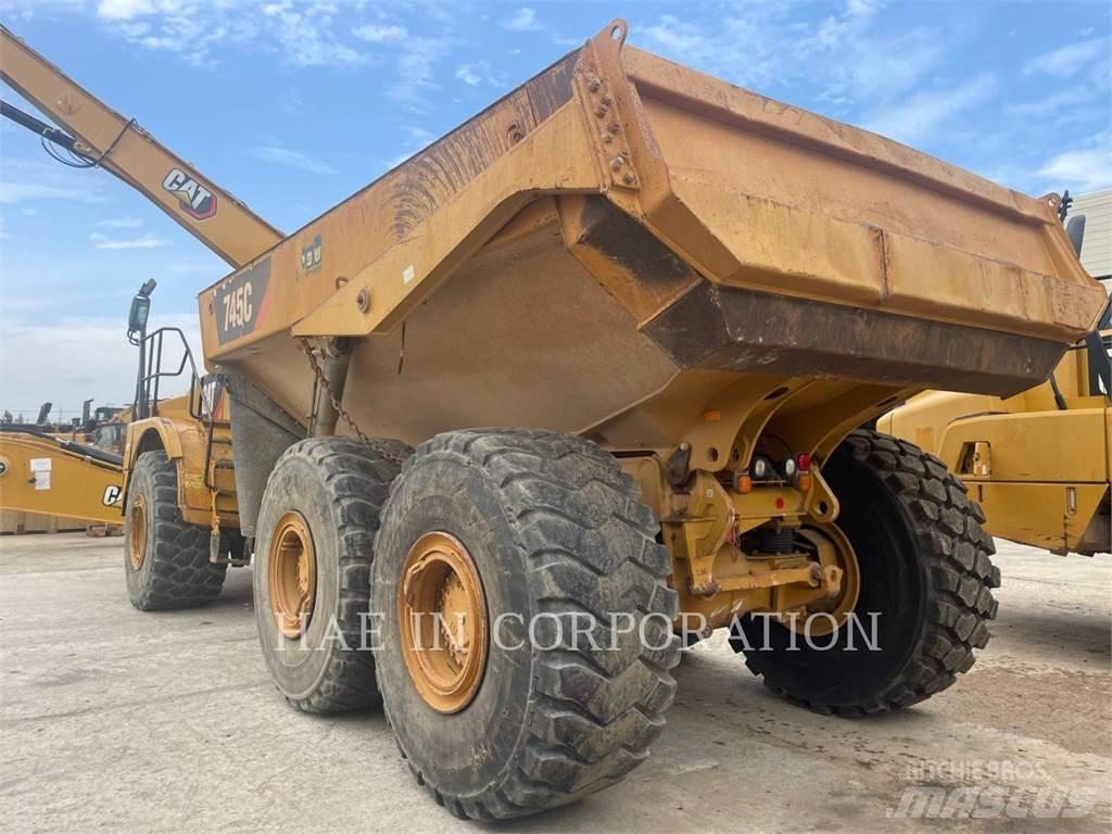 CAT 745C Зчленовані самоскиди