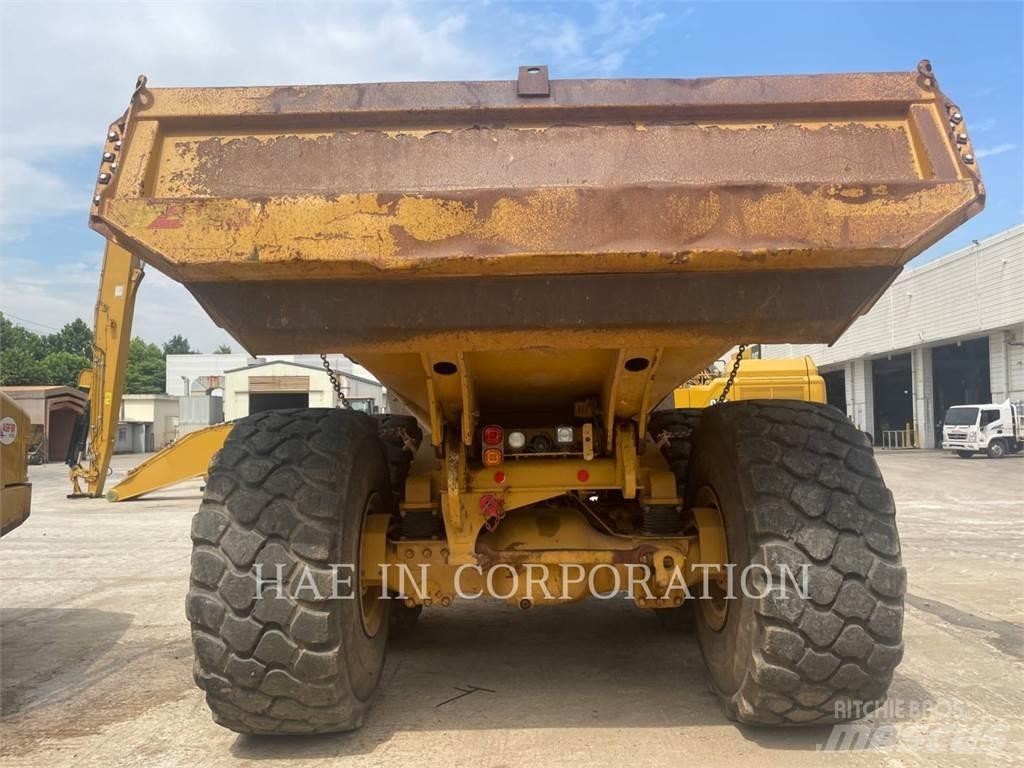 CAT 745C Зчленовані самоскиди