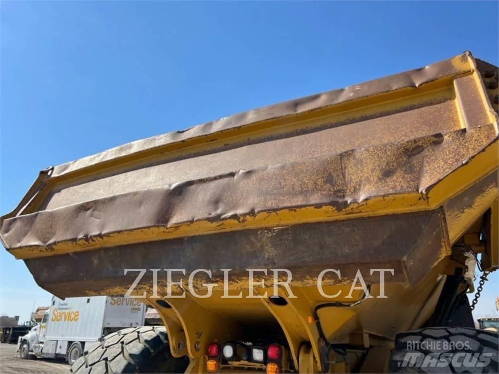 CAT 745C Зчленовані самоскиди