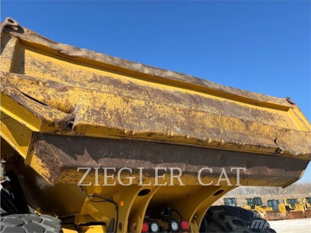 CAT 745C Зчленовані самоскиди