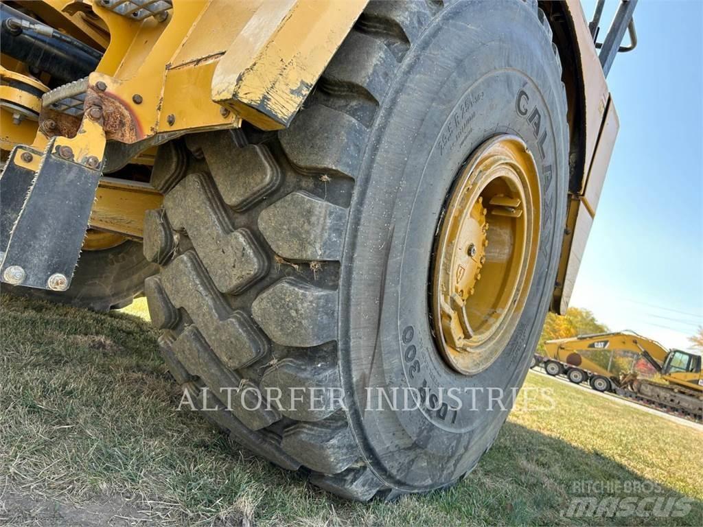 CAT 745C Зчленовані самоскиди