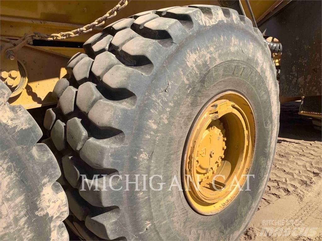 CAT 745C T Зчленовані самоскиди