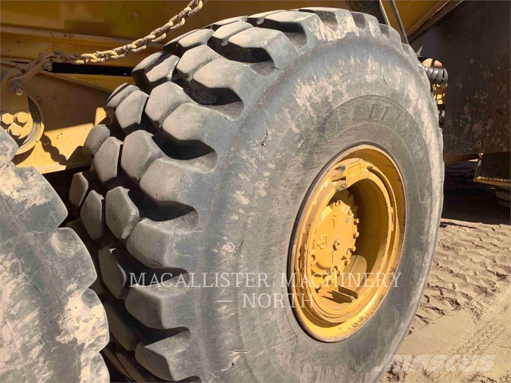 CAT 745C T Зчленовані самоскиди