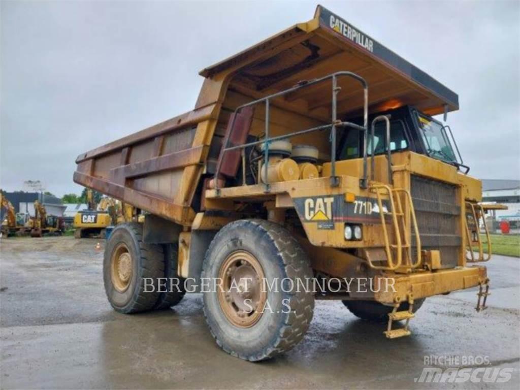 CAT 771D Зчленовані самоскиди
