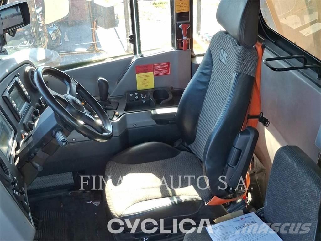 CAT 772G Зчленовані самоскиди