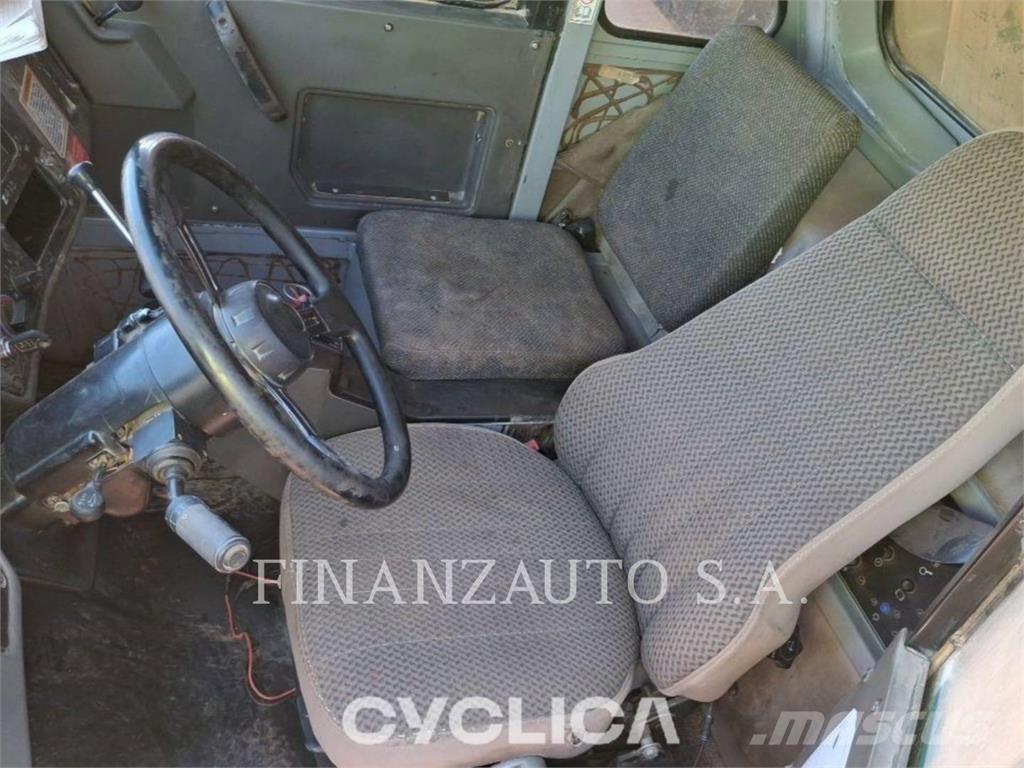 CAT 773E Зчленовані самоскиди