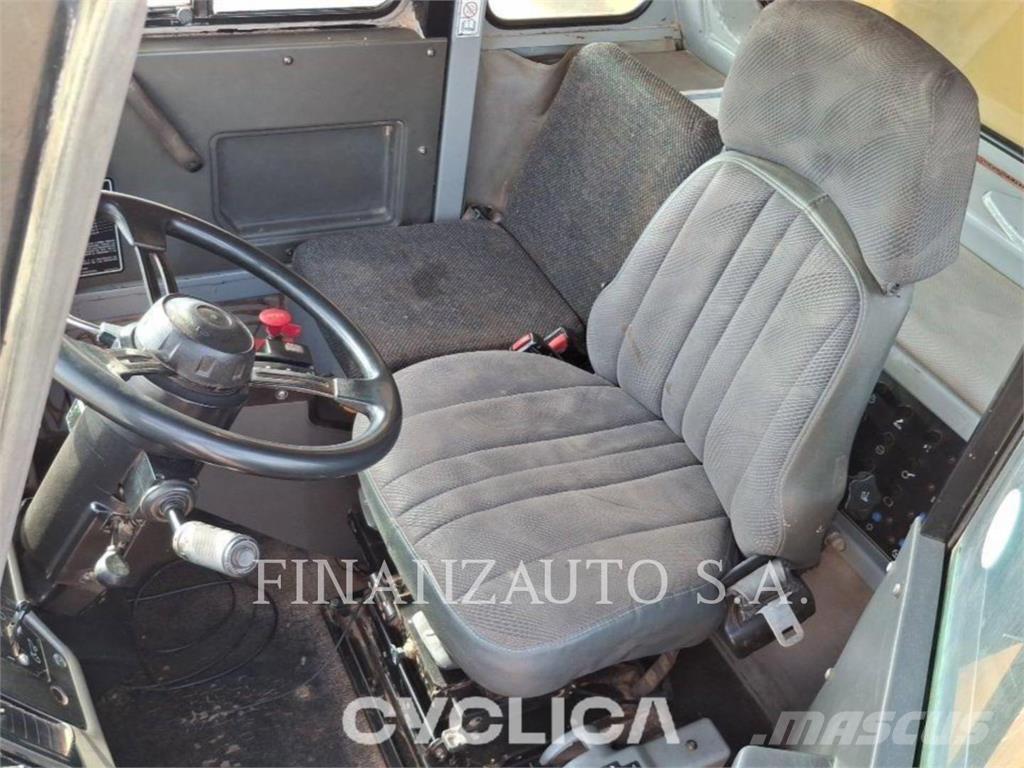 CAT 773E Зчленовані самоскиди