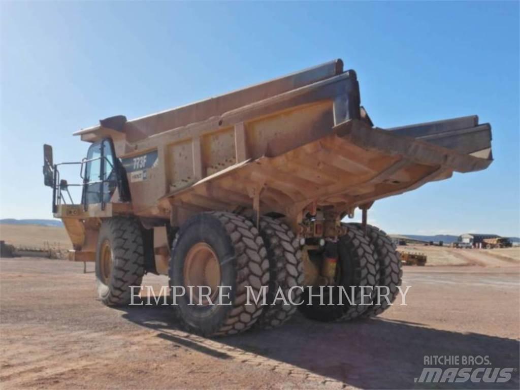CAT 773F Зчленовані самоскиди
