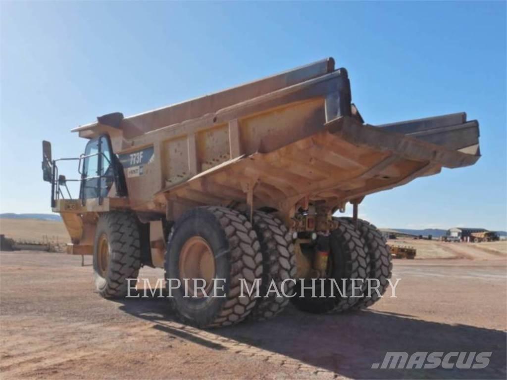 CAT 773F Зчленовані самоскиди