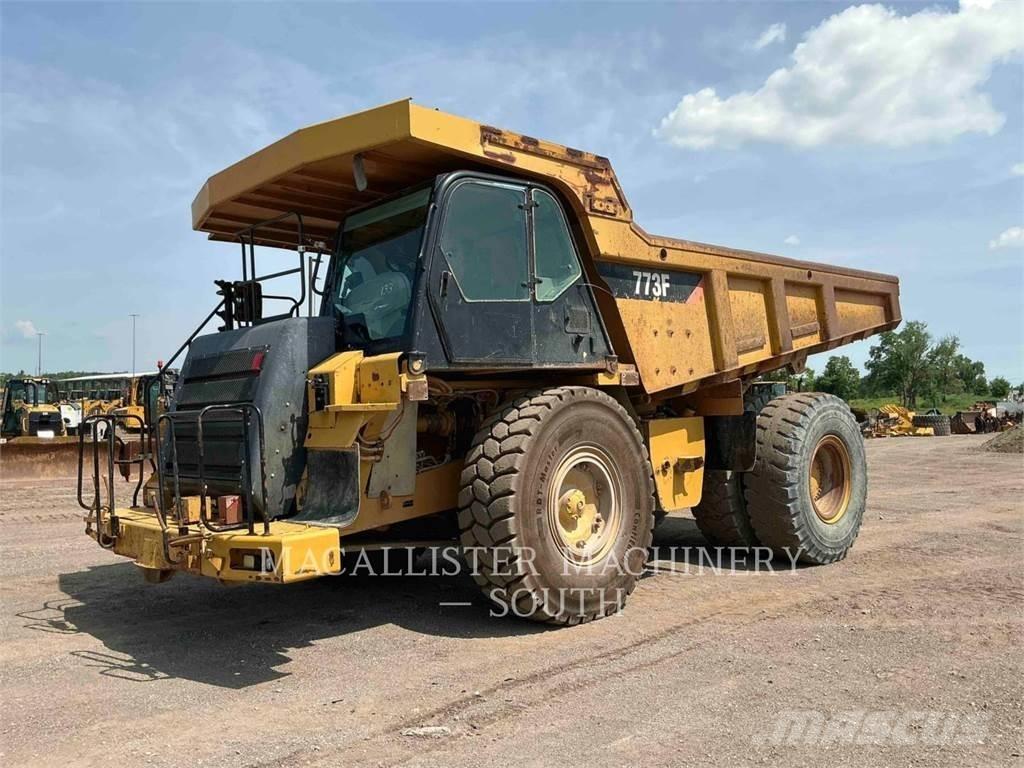 CAT 773F Зчленовані самоскиди