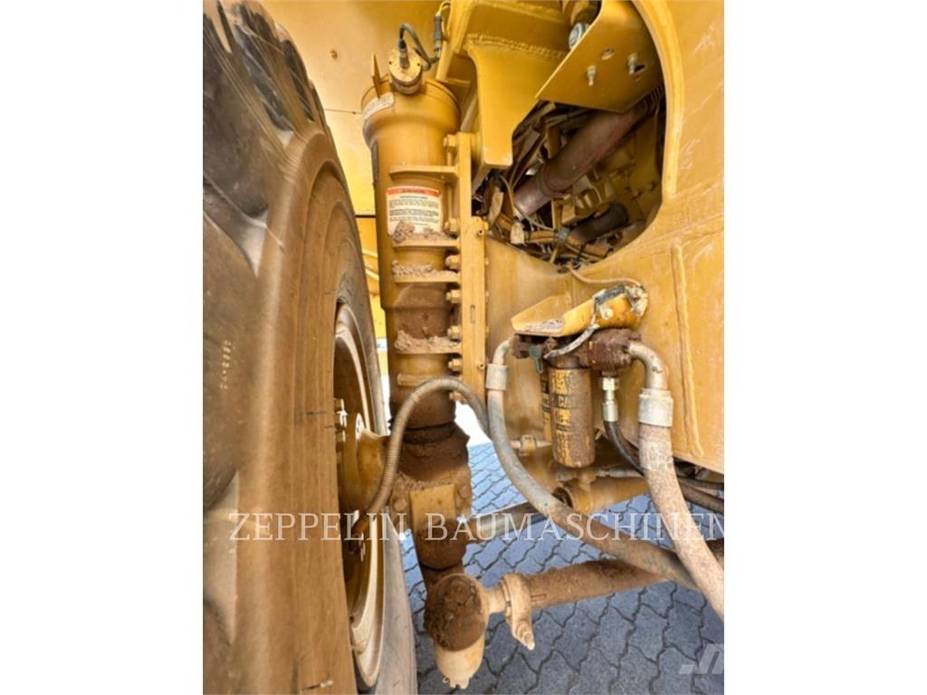 CAT 775E Зчленовані самоскиди