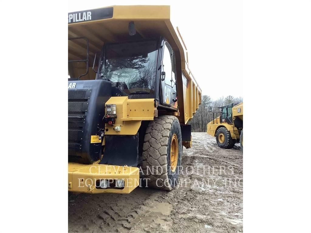 CAT 775F Зчленовані самоскиди