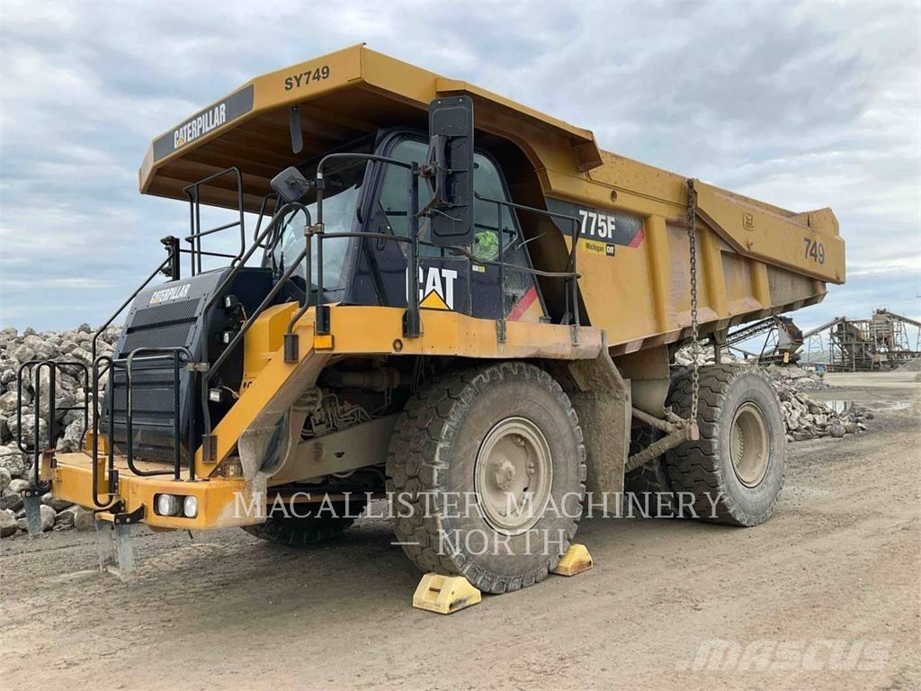 CAT 775F Зчленовані самоскиди