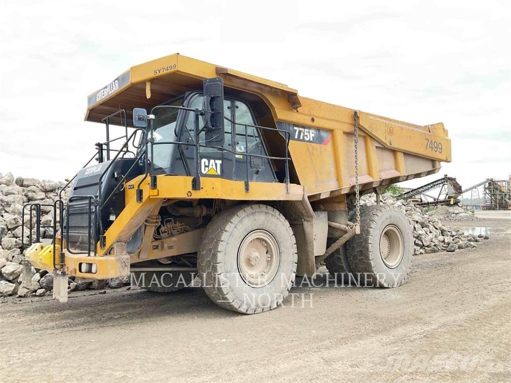CAT 775F Зчленовані самоскиди