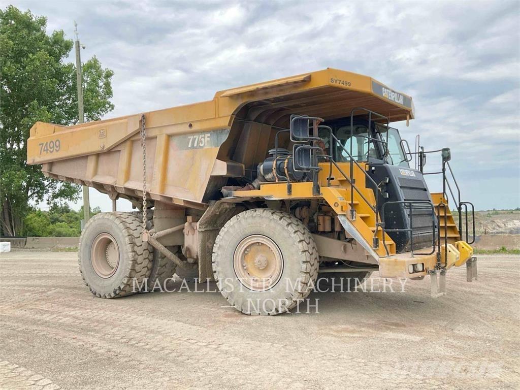 CAT 775F Зчленовані самоскиди