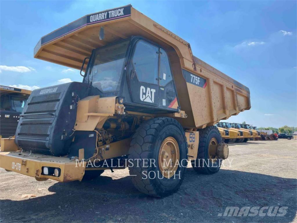 CAT 775F Зчленовані самоскиди