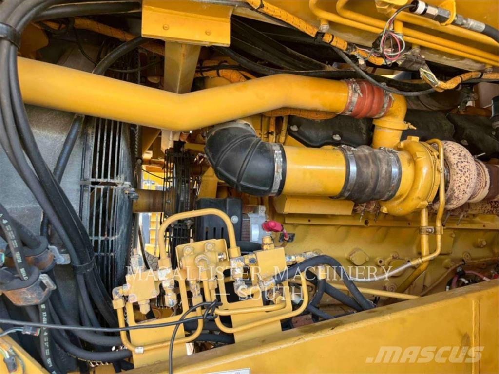 CAT 775F Зчленовані самоскиди