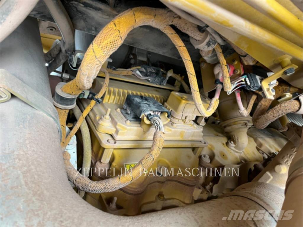 CAT 775G Зчленовані самоскиди